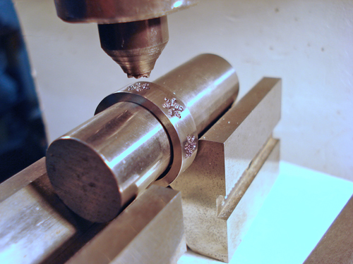 Putting snowflakes on with the kickpress